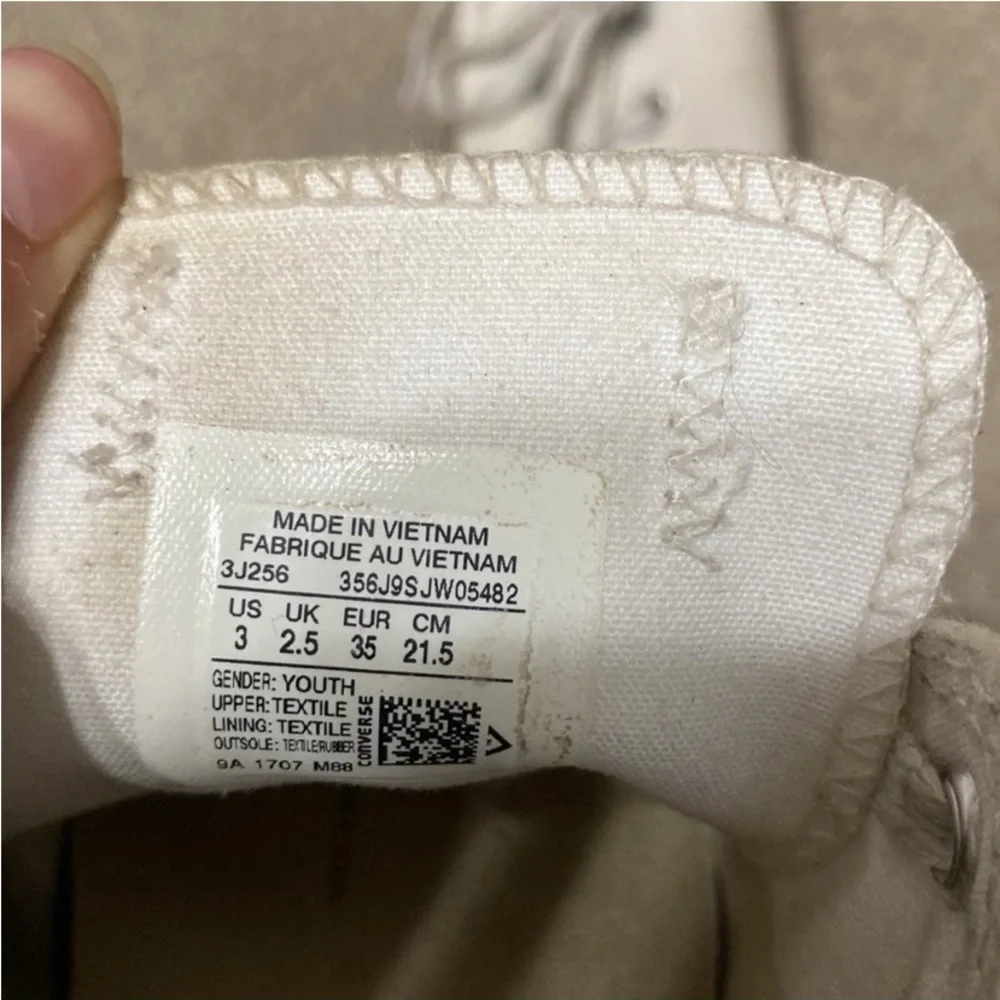 Converse White All Star Chuck Taylor Low Top Sneakers Size 3
